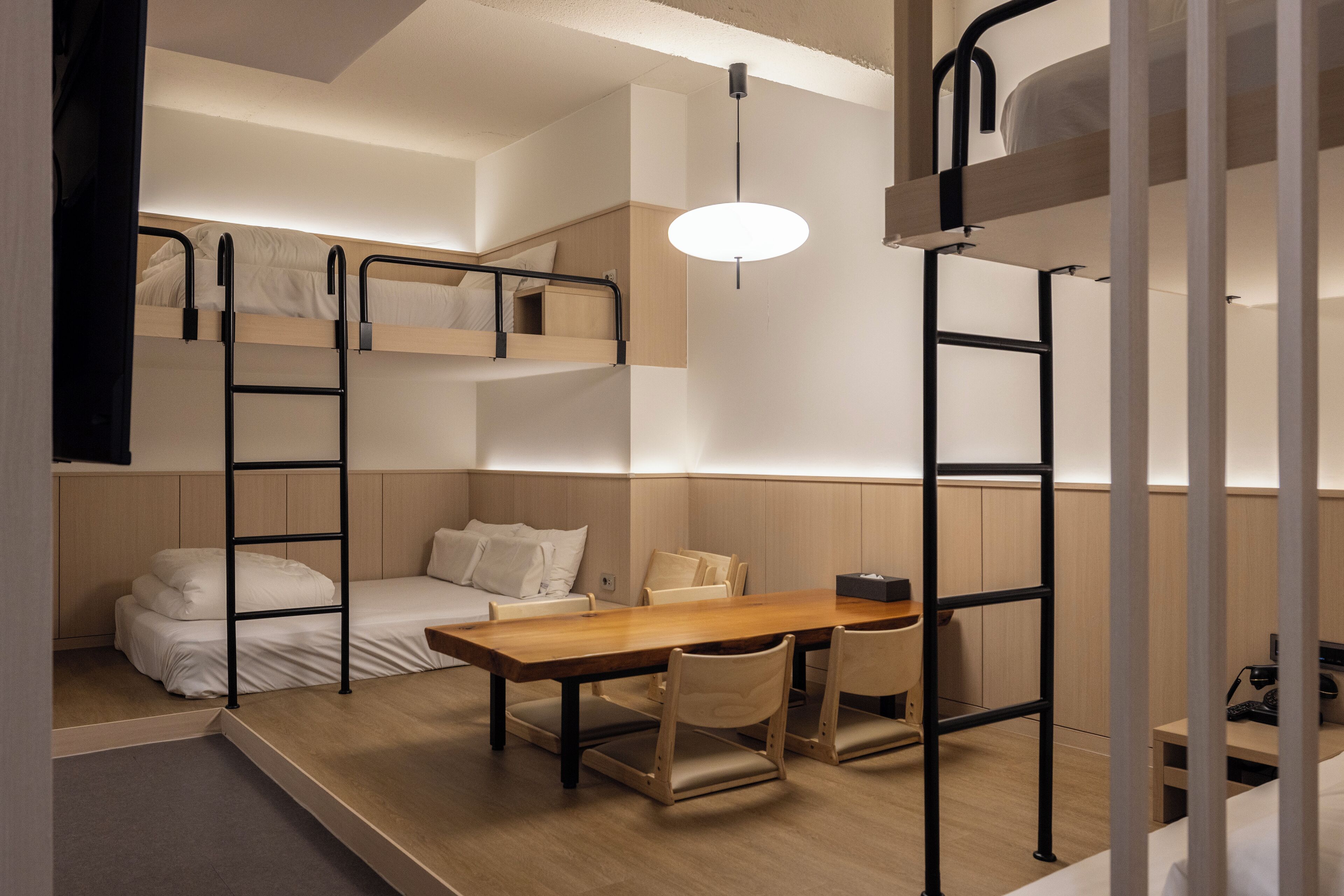 Ropa de cama de alta calidad, sistema de insonorización y wifi gratis 