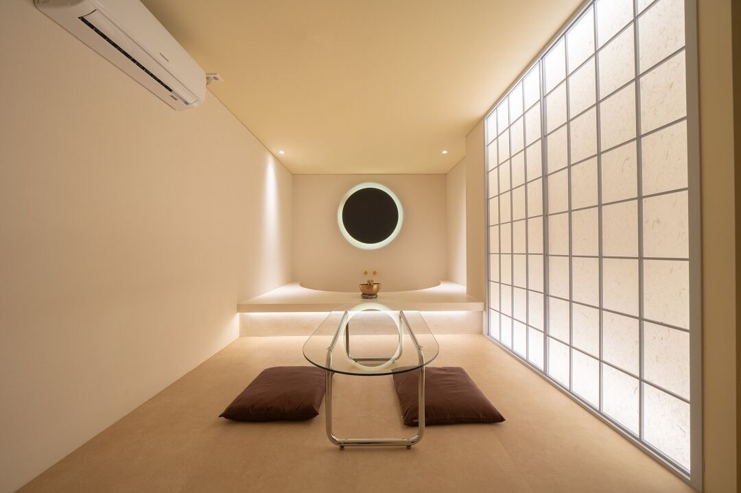 YOGA (DELUXE) | Premium bedding, soundproofing, free WiFi, bed sheets