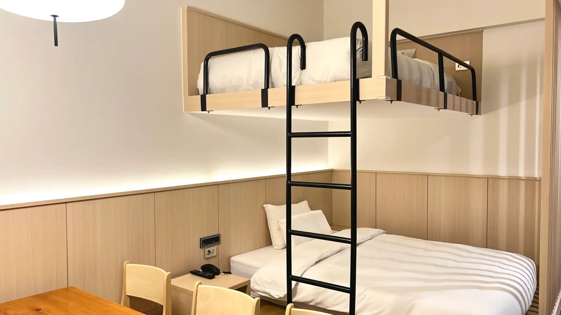 Sengetøy av topp kvalitet, lydisolert, wi-fi (inkludert) og sengetøy