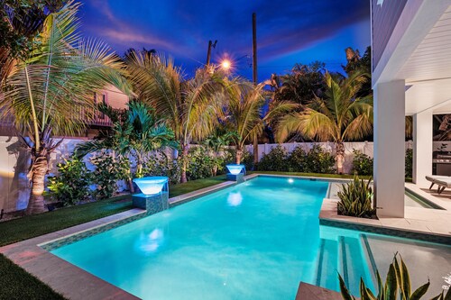 Benny's Bungalow | Huge 7BR New Construction, Private Heated Pool, Walk to Beach and Pier!