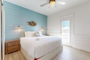 2 bedrooms, free WiFi, bed sheets - Golf Cart Included, Pet Friendly, Shared Pool, Parking for 1 Vehicle (Port Aransas)