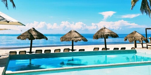 Rooftop Pool Condo w/ Golf Views & Private Terrace