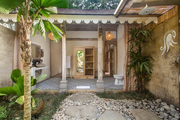 One Bedroom Pool Villa | Kamar mandi | Perlengkapan mandi gratis, pengering rambut, kloset, dan handuk