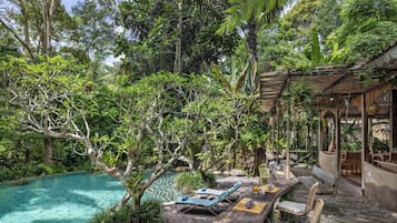 Kolam renang outdoor