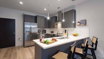 Fridge, microwave, oven, stovetop
