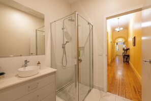 Shower, towels