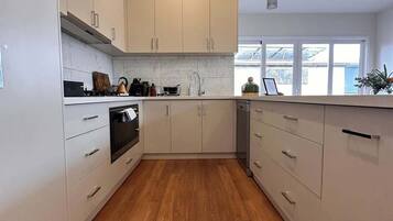 Coffee/tea maker, fridge, microwave, oven