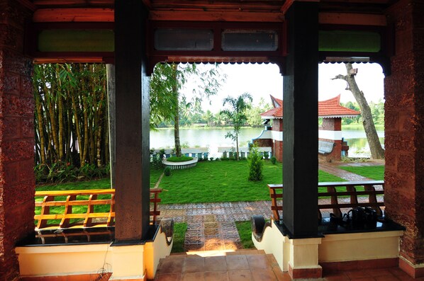 Deluxe Cottage | Down duvets, individually decorated, individually furnished - The Lake Resort by Maat Hotels (Kuttanad Taluk)