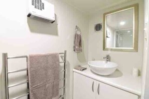 Hair dryer - Barnes Street BNB - Enjoy your stay in lovely private unit.
(Timaru)