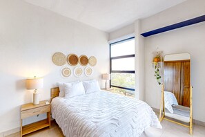 2 bedrooms, internet, bed sheets