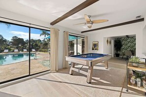 Game room - Waterfront with Heated Pool, PuttPutt, Fire Pit (Seminole)