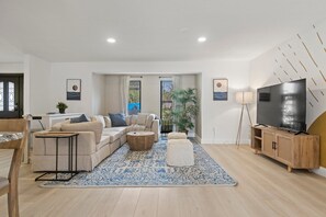 TV, offices - Waterfront with Heated Pool, PuttPutt, Fire Pit (Seminole)