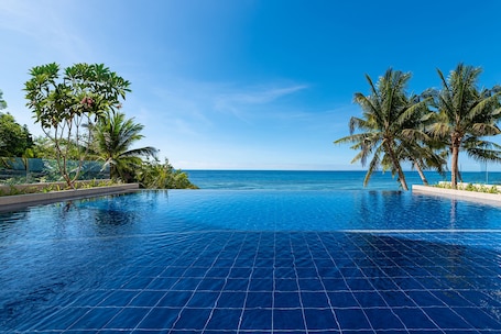 3 piscinas al aire libre