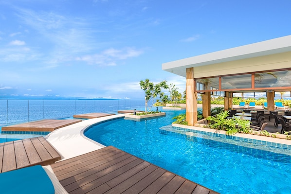 3 outdoor pools - Henann Premier Coast Resort (Panglao)