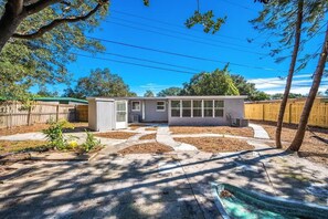 Property grounds - New! Sun-Soaked-Stunning Backyard Clearwater Oasis
(Clearwater)