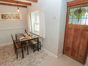 Cottage | Dining - Cobwebs Corner (Porthcawl)