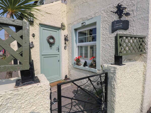 Cottage | Exterior detail - Cobwebs Corner (Porthcawl)