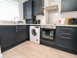 Refrigerador, lavavajillas, tetera/pava eléctrica, tostadora