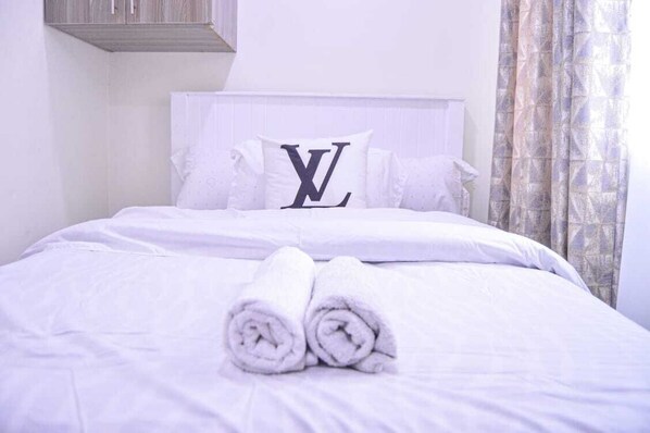 Luxury Studio | Individually decorated, individually furnished, free WiFi, bed sheets - Lux Suites L&N Apartments Utawala (Nairobi)