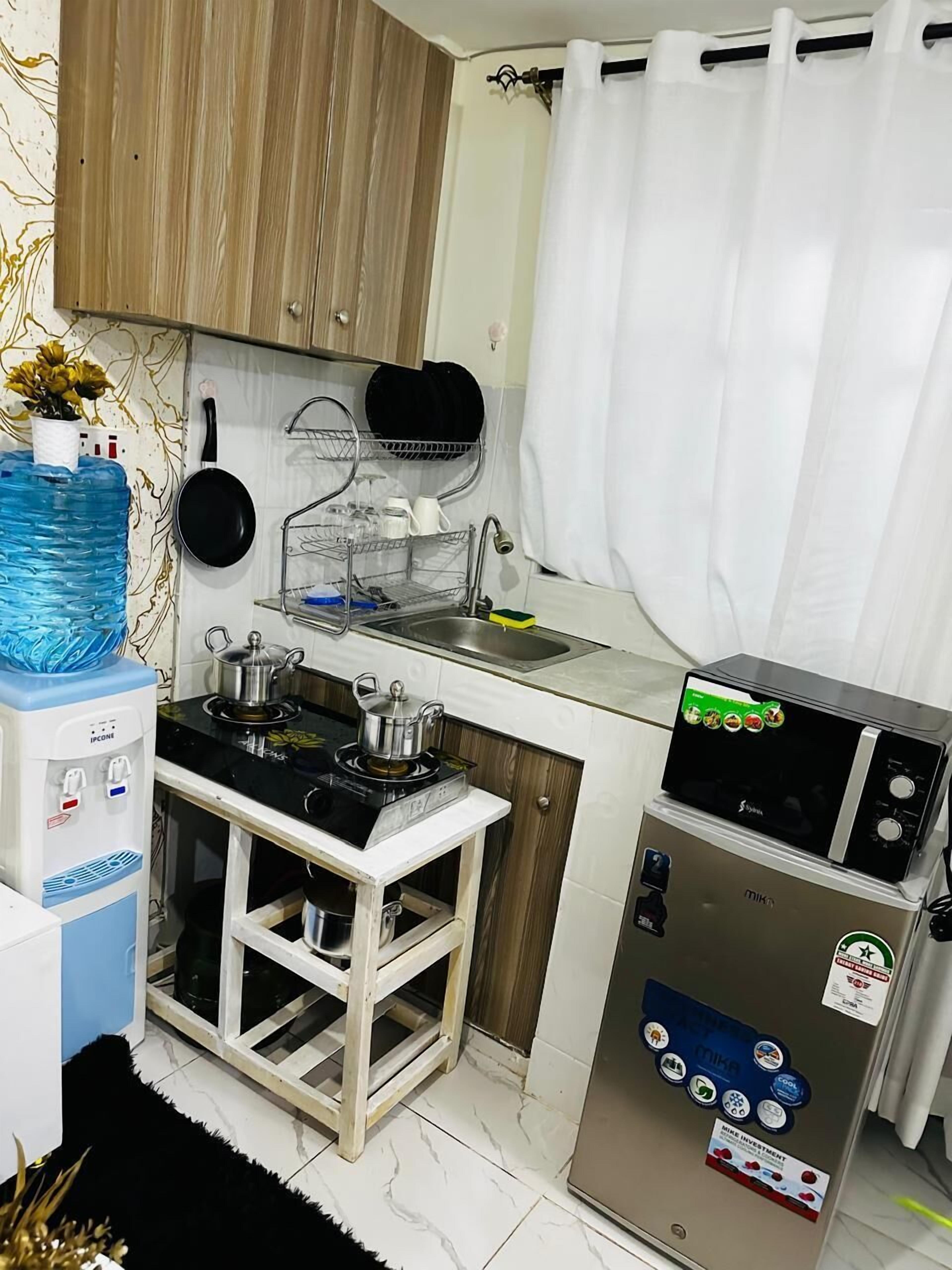 奢華開放式客房 | 私人廚房 | 雪櫃、微波爐、廚房用具/餐具/器皿