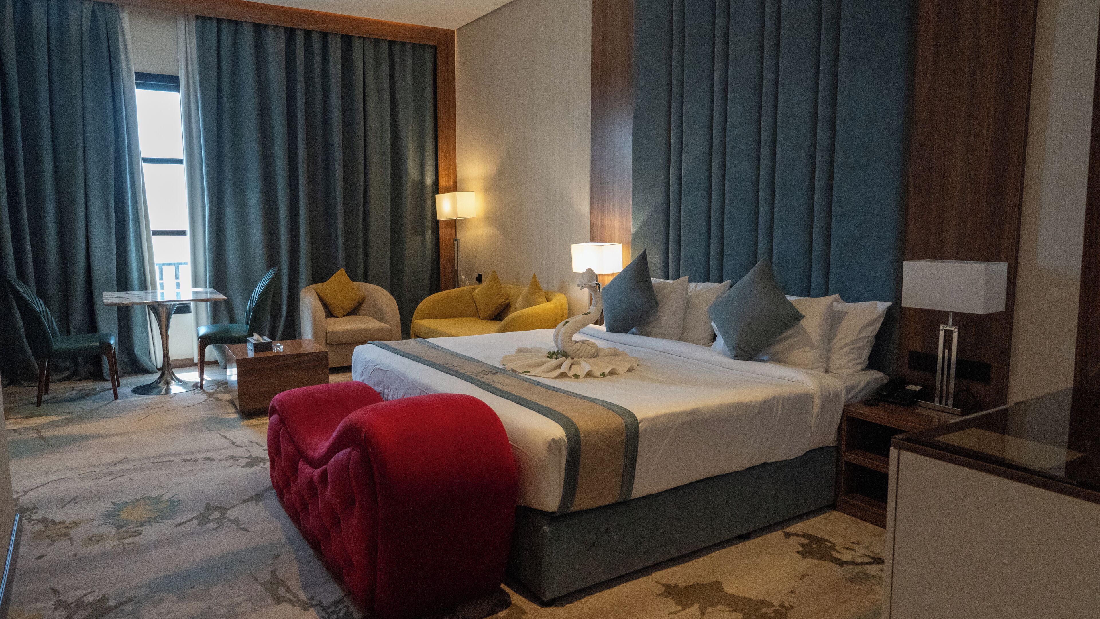 Phòng Deluxe | Bộ trải giường bằng vải cotton Ai Cập, bộ đồ giường cao cấp 