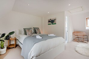 3 bedrooms, desk, iron/ironing board, WiFi