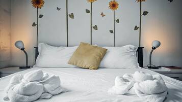 2 bedrooms, in-room safe, desk, WiFi