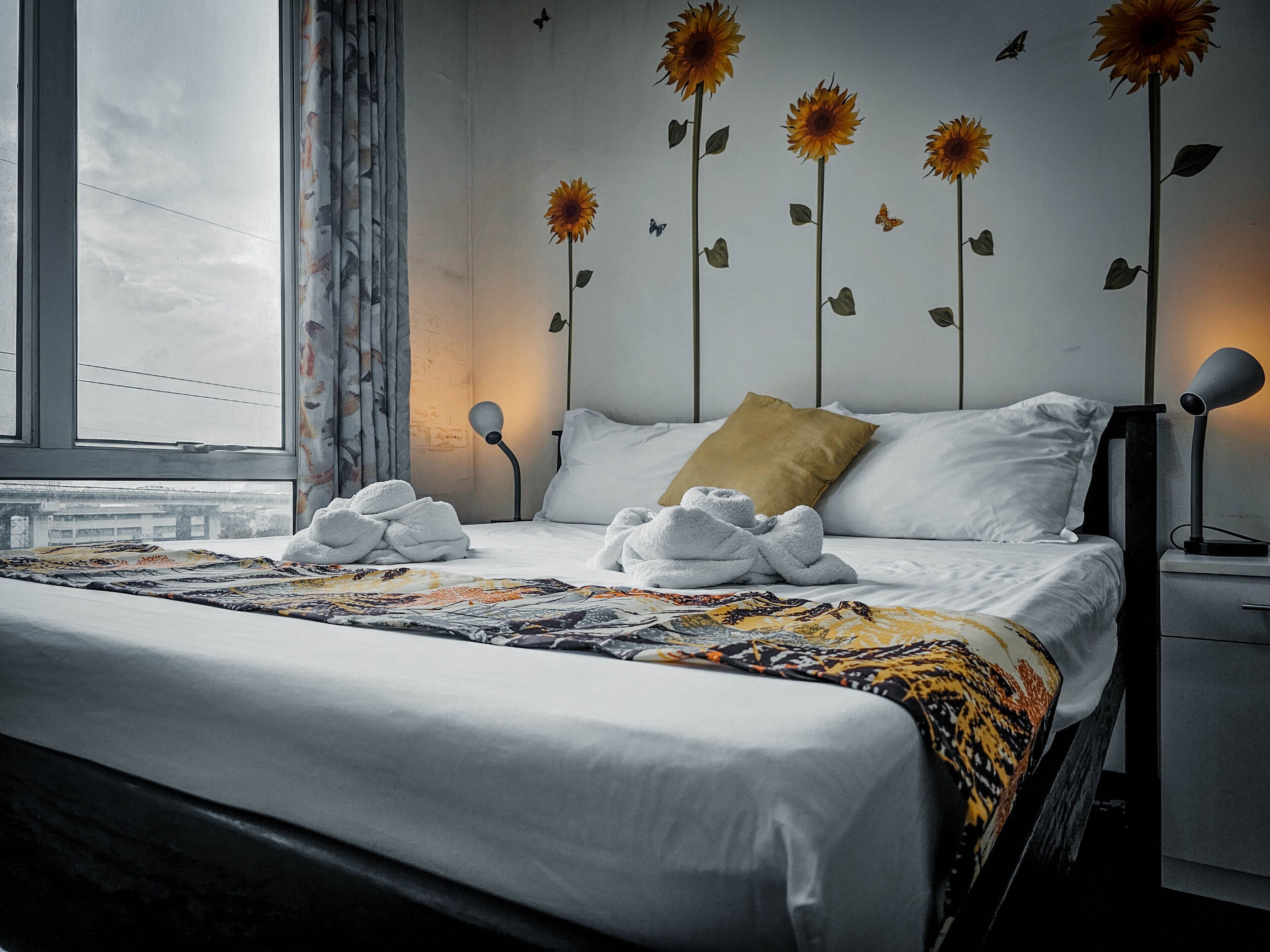 2 bedrooms, in-room safe, desk, WiFi