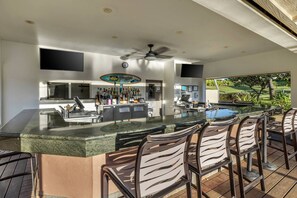 Bar (on property) - Walk To The Beach! Family Friendly 2 Bedroom Condo in Kauai - Sleeps 6! (Koloa)