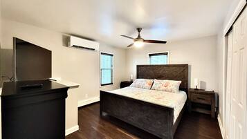 3 chambres, coffre-fort, bureau, fer et planche à repasser