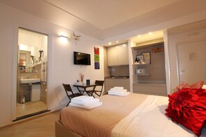 7 bedrooms, in-room safe, desk, iron/ironing board