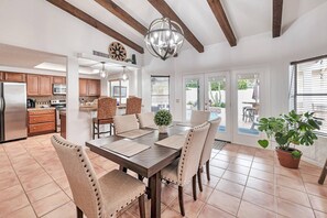 Dining - Perfect for Entertaining! Near Mayo Clinic, Heated Pool, Outdoor Firepit, Mountain Views + FREE Golf (Scottsdale)