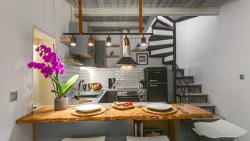 Frigorifero, forno, piano cottura, lavastoviglie