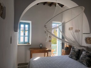 2 soverom, skrivebord, strykejern/-brett og wi-fi (inkludert)