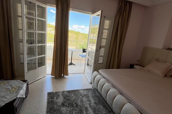Suite panoramique, balcon | Literie fournie