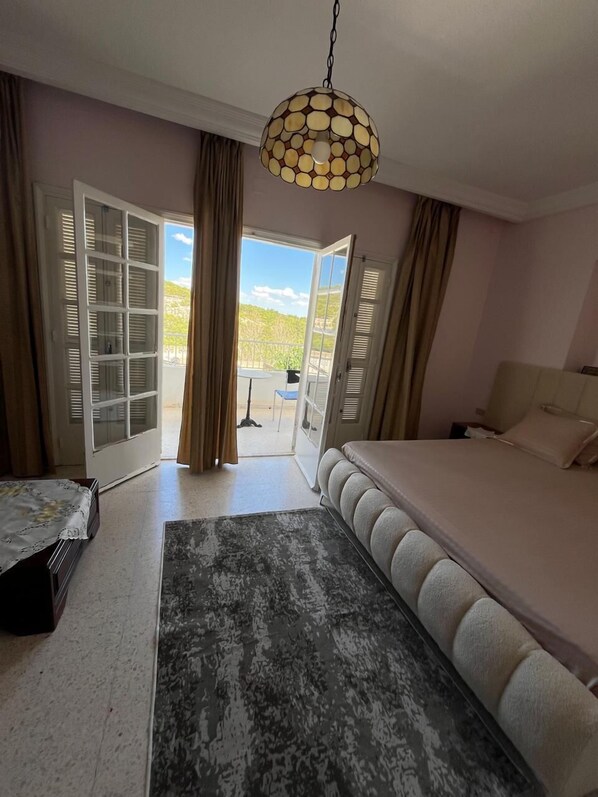 Panoramic Suite, Balcony | Bed sheets