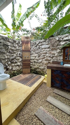 Signature Room | Bathroom | Shower, rainfall showerhead, hair dryer, towels - Atii Garden Bungalows (Nungwi)