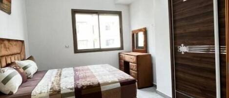 2 室のベッドルーム、WiFi (無料)、ベッドシーツ