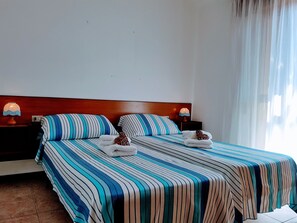 2 Schlafzimmer, Bügeleisen/Bügelbrett