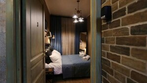 In-room safe, iron/ironing board, WiFi (free) - Boutique Umbrella (Tbilisi)