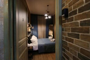 1 quarto, cofres nos quartos, ferros/tábuas de passar roupa