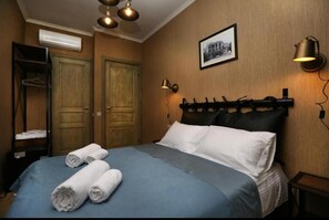 Standard Double Room | In-room safe, iron/ironing board, free WiFi - Boutique Umbrella (Tbilisi)