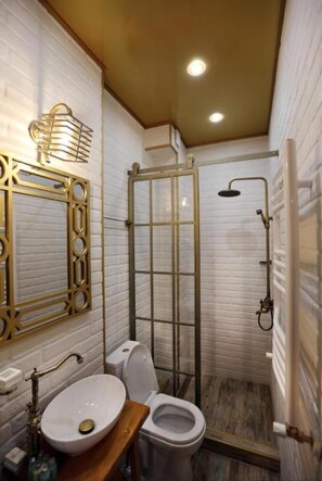 Standard Double Room | Bathroom - Boutique Umbrella (Tbilisi)