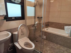 Bañera y ducha independientes, cabezal de ducha tipo lluvia