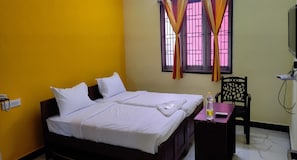 记忆海绵床垫、免费 WiFi、床单