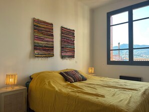 4 bedrooms, desk, iron/ironing board, free WiFi