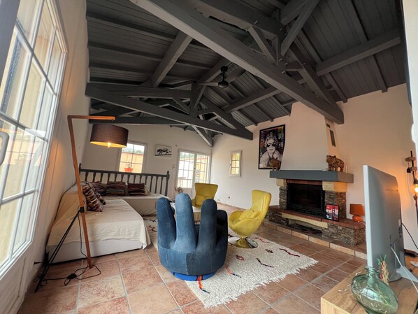 4 bedrooms, desk, iron/ironing board, free WiFi