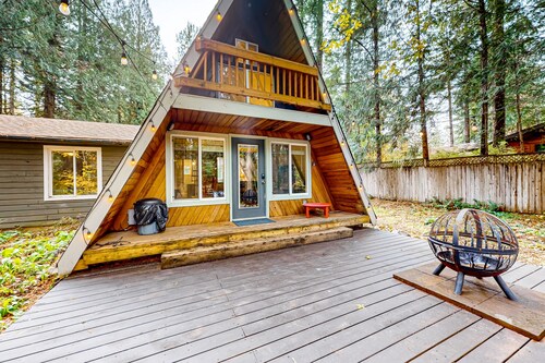 Dog-friendly A-frame near the river with game room, firepit, wood stove, & grill