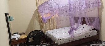 Congo Logement Apparemment Meublé Près du Parlement de Kinshasa a Beau-vent