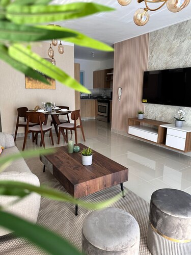 Apt en el Centro de la Ciudad A 4 Minutos de la Playa y Piscina Seguridad 24